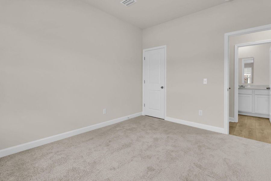 Spacious, unfurnished interior of a new home in , Summerville (Image 20).