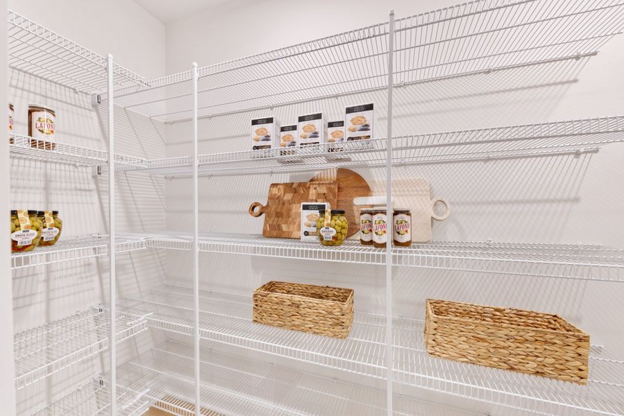 Representative interior finishes for a home built from the Knight by Tri Pointe Homes in Southbridge, Fort Mill (Image 22).