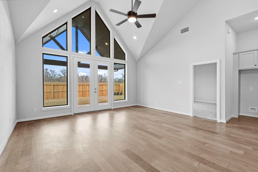 Spacious, unfurnished interior of a new home in Sienna 45', 50', Missouri City (Image 15).