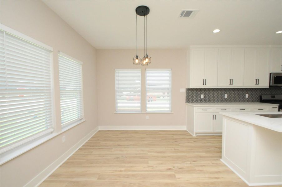 Image 33 of a home in .