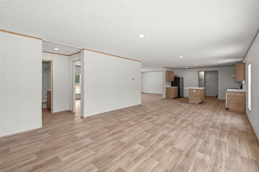 Spacious, unfurnished interior of a new home in , St. George (Image 16).