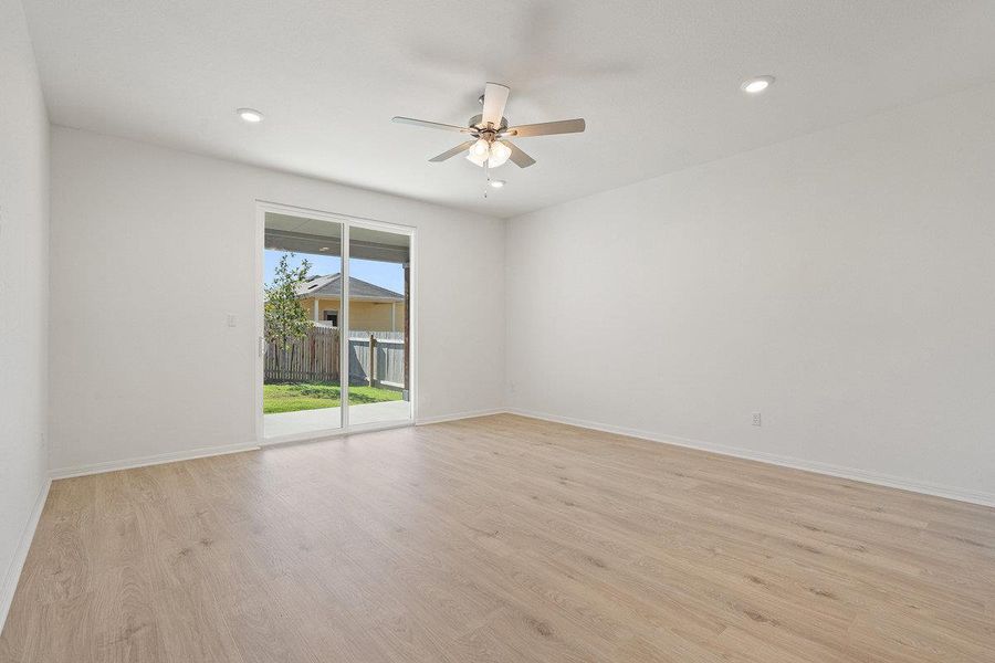 Spacious, unfurnished interior of a new home in Sage Hollow, Kyle (Image 15).