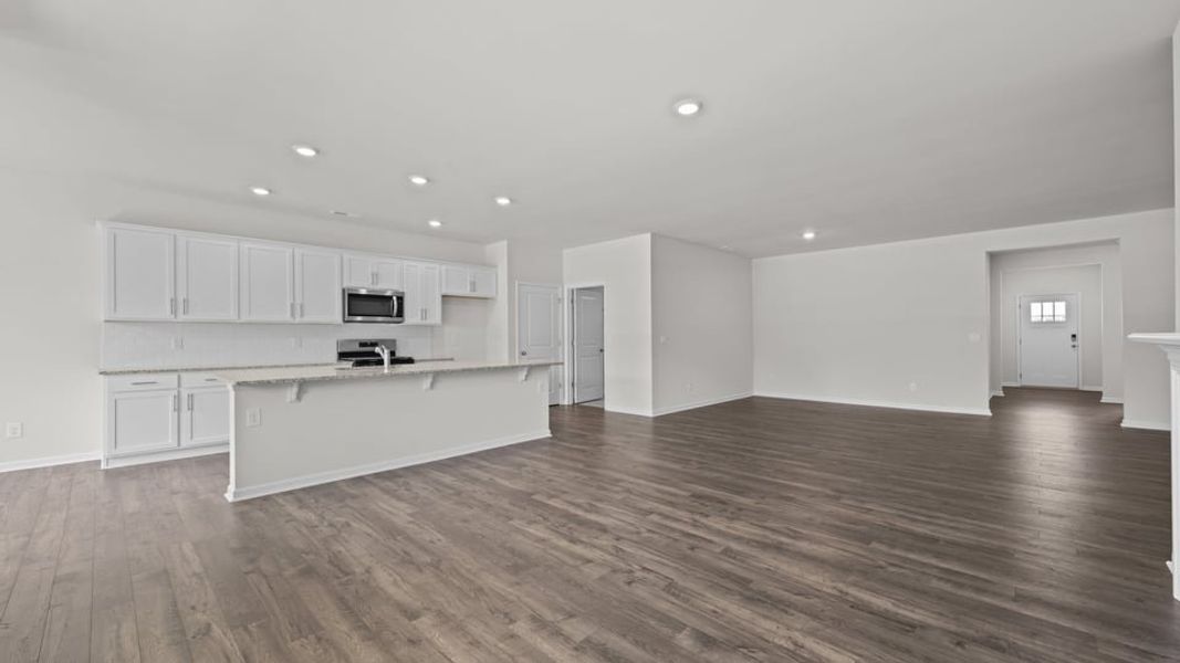 Spacious, unfurnished interior of a new home in Cambridge Park, Mebane (Image 14).