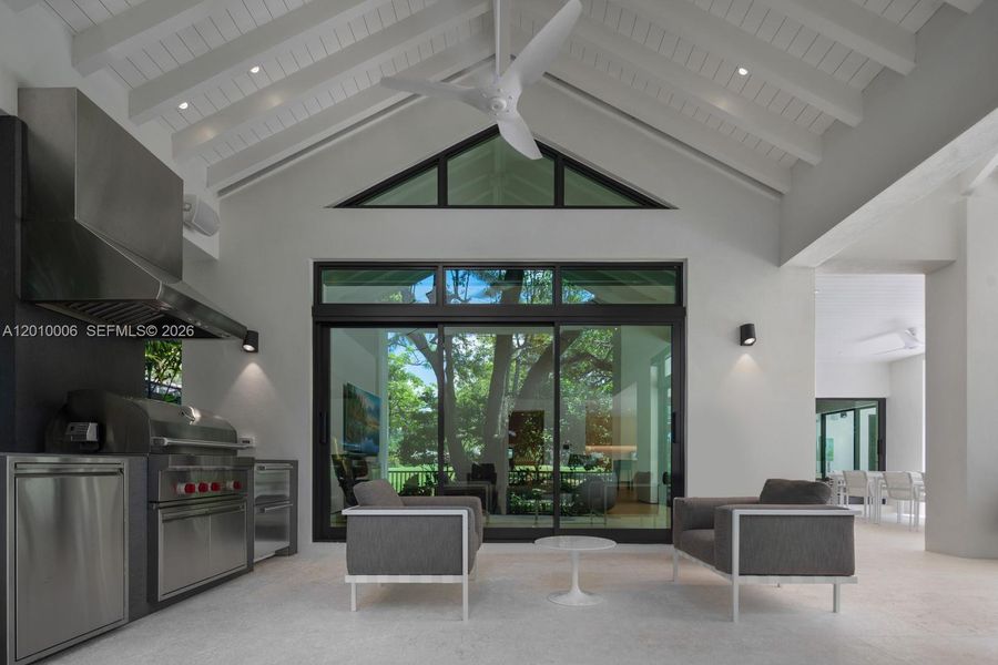 Community amenities in , Coral Gables (Image 48).