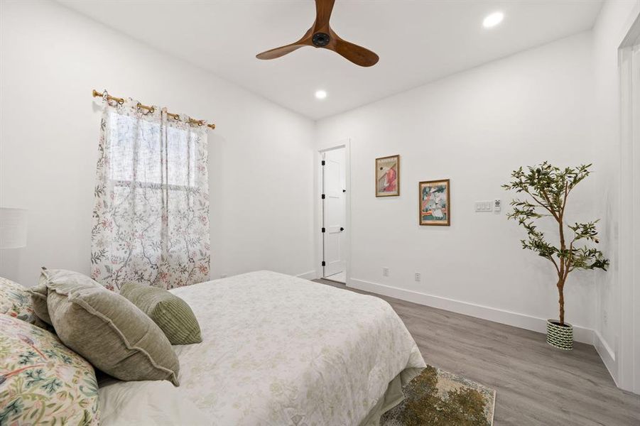 Furnished interior view inside a new home in , Dallas (Image 5).