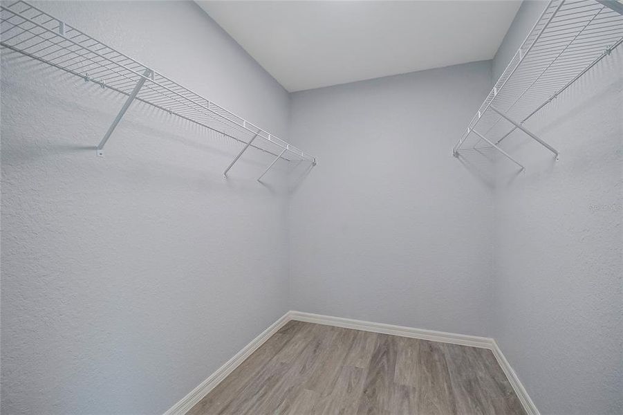 Spacious, unfurnished interior of a new home in , Dunnellon (Image 27).