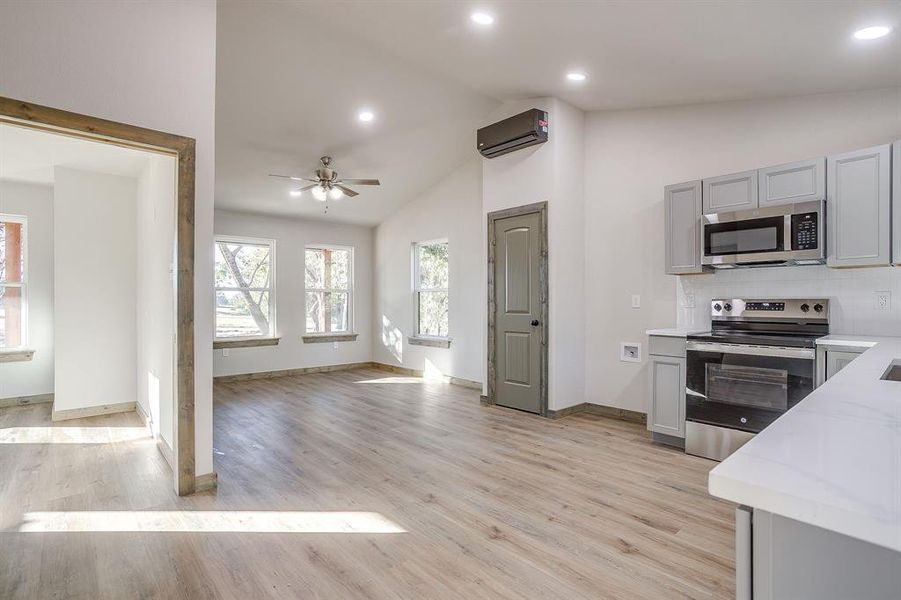 Spacious, unfurnished interior of a new home in , Weatherford (Image 9).