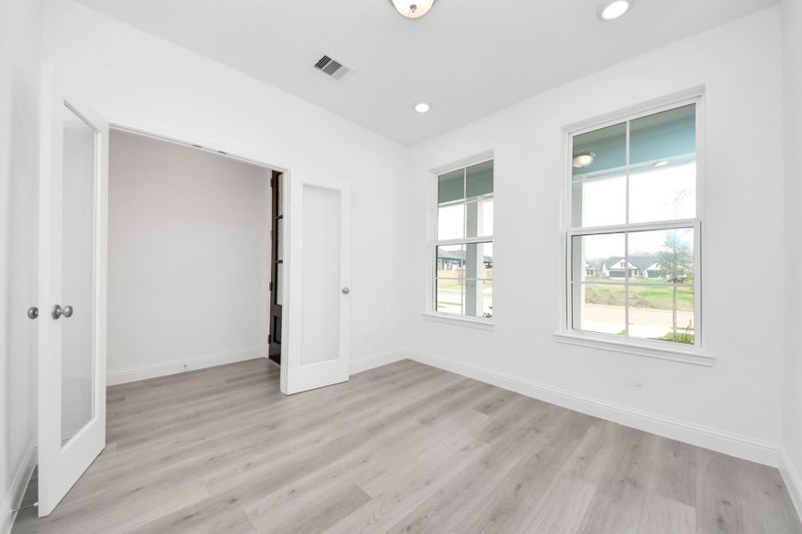 Spacious, unfurnished interior of a new home in , Missouri City (Image 18).