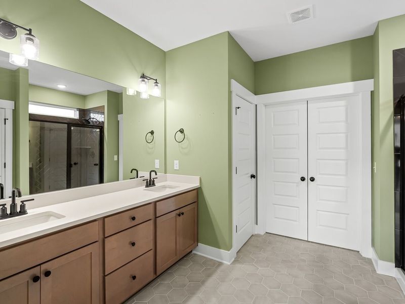 Furnished interior view inside a new home in Carellton, Gallatin (Image 12).