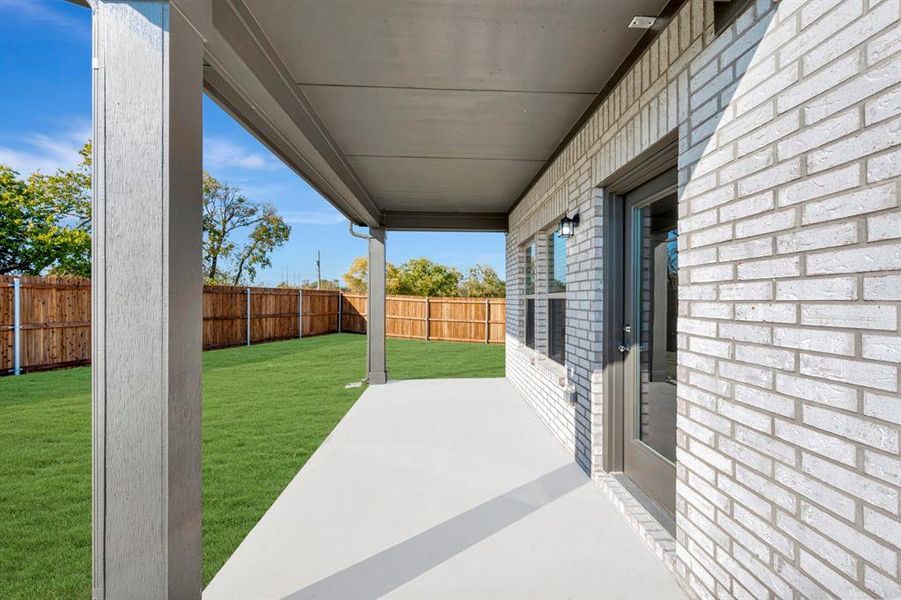Exterior details and patio area of a home in Elevon, Lavon (Image 4).