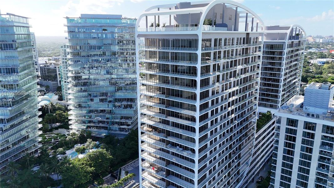 Condo located in Miami, FL showcasing its design and architecture (Image 45).