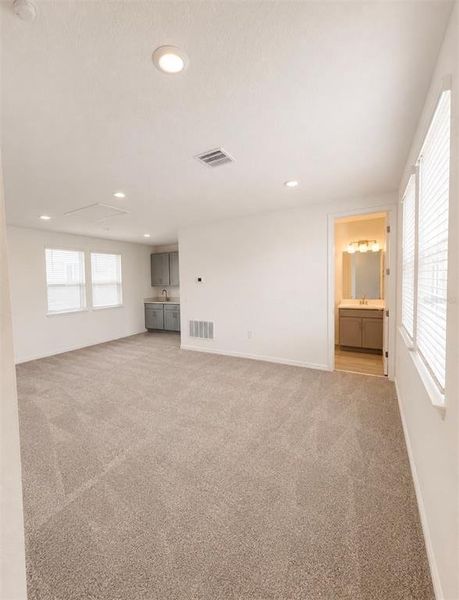 Spacious, unfurnished interior of a new home in , St. Cloud (Image 29).