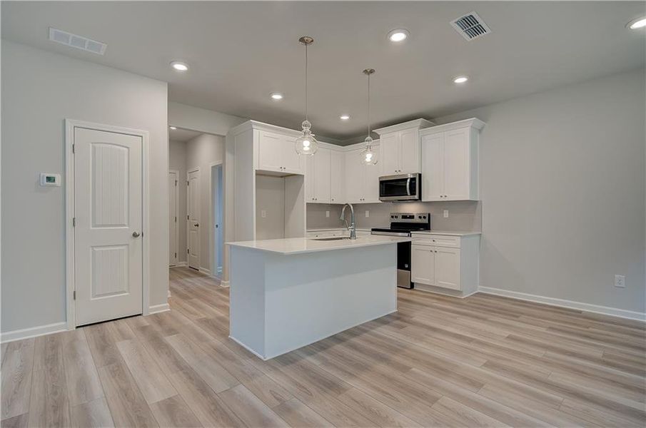 Furnished interior view inside a new home in Abbotts Crossing, Conyers (Image 6).