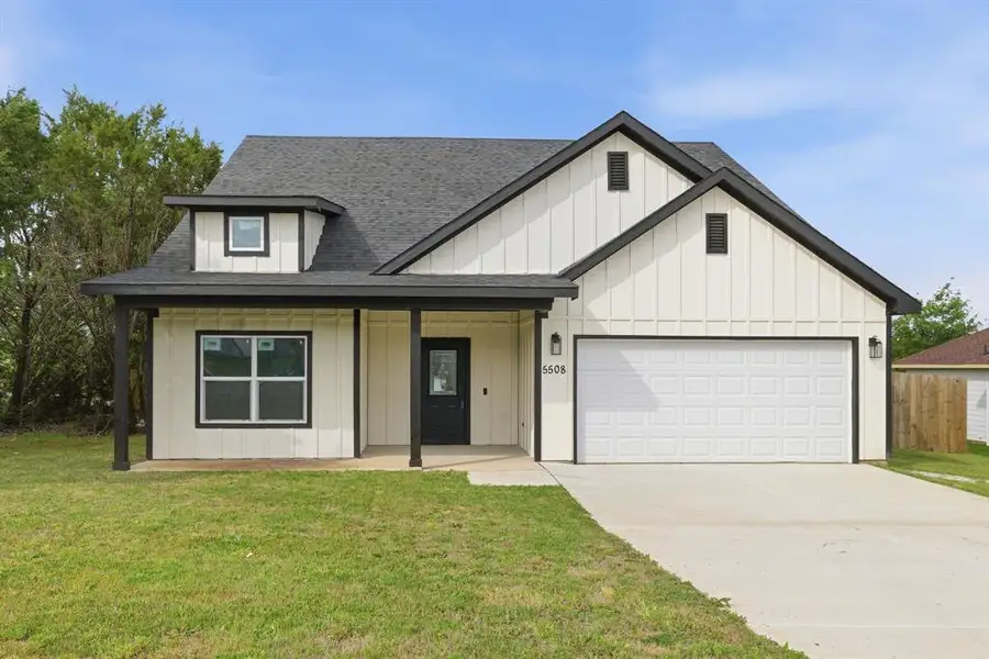 Front exterior of a new home in , Granbury, TX, highlighting curb appeal (Image 1). Front exterior of a new home in , Granbury, TX, highlighting curb appeal (Image 1).