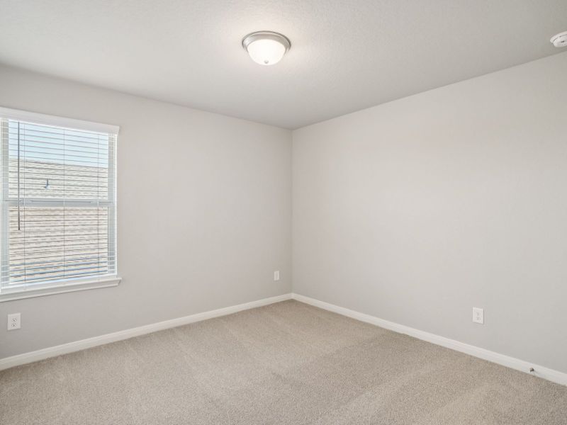 Spacious, unfurnished interior of a new home in Lark Canyon, New Braunfels (Image 27).
