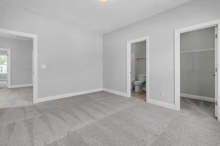 Spacious, unfurnished interior of a new home in Tidewater at Lakes of Cane Bay, Summerville (Image 14).