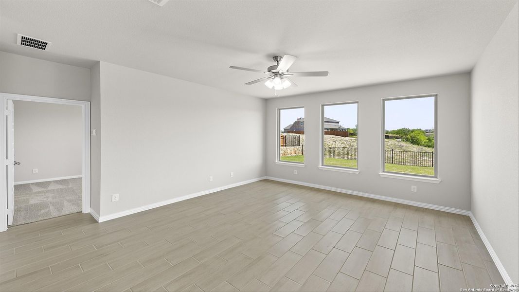 Spacious, unfurnished interior of a new home in Vista Ridge, Live Oak (Image 16).