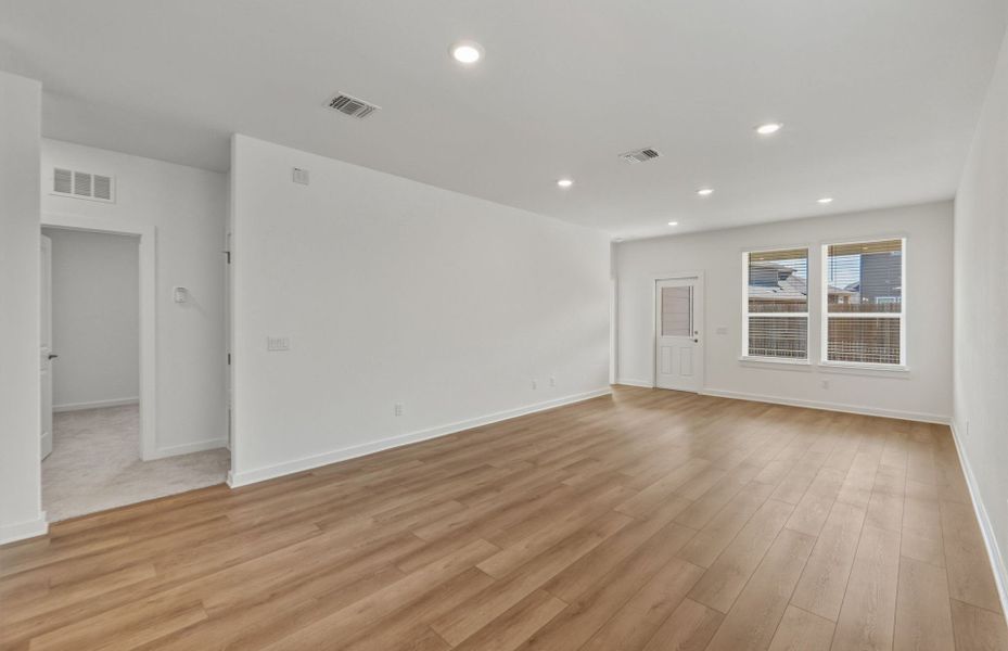 Spacious, unfurnished interior of a new home in Crosswinds, Kyle (Image 36).