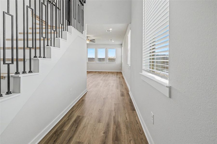 Spacious, unfurnished interior of a new home in Glendale Lakes, Rosharon (Image 27).