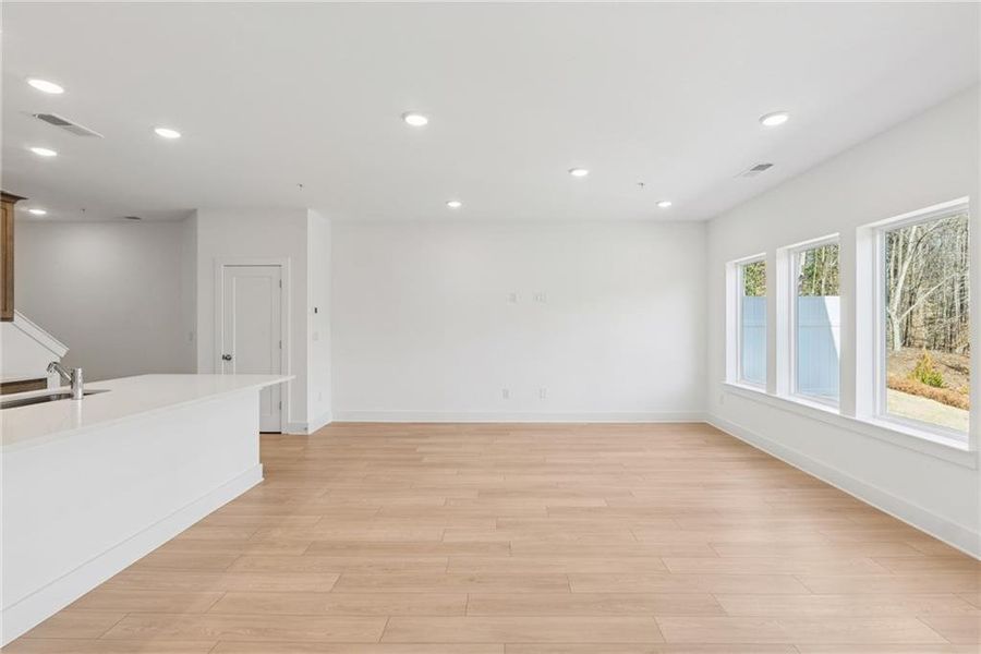 Spacious, unfurnished interior of a new home in Grandview Terrace, Canton (Image 11).