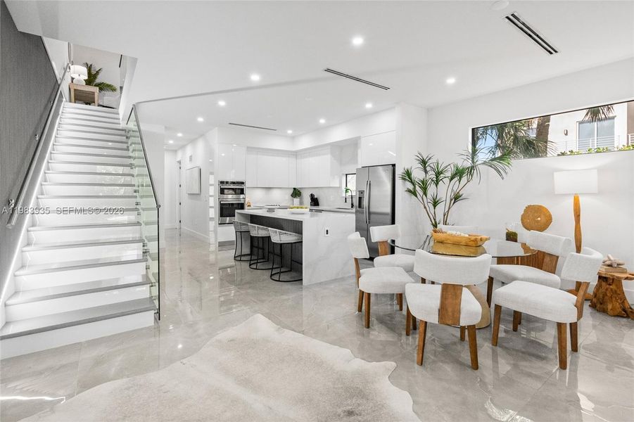 Furnished interior view inside a new home in , Fort Lauderdale (Image 48).