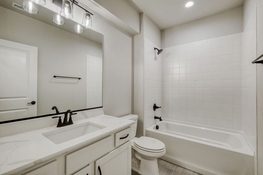 8423 David - Full Bathroom