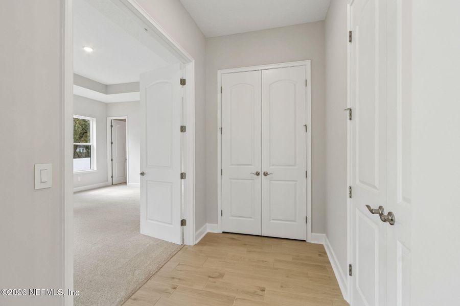 Spacious, unfurnished interior of a new home in Sandy Ridge, Yulee (Image 20).