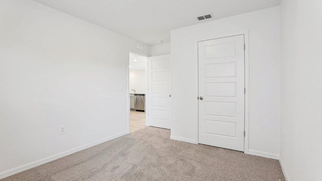 Spacious, unfurnished interior of a new home in Hamilton Bluff, Lake Hamilton (Image 23).