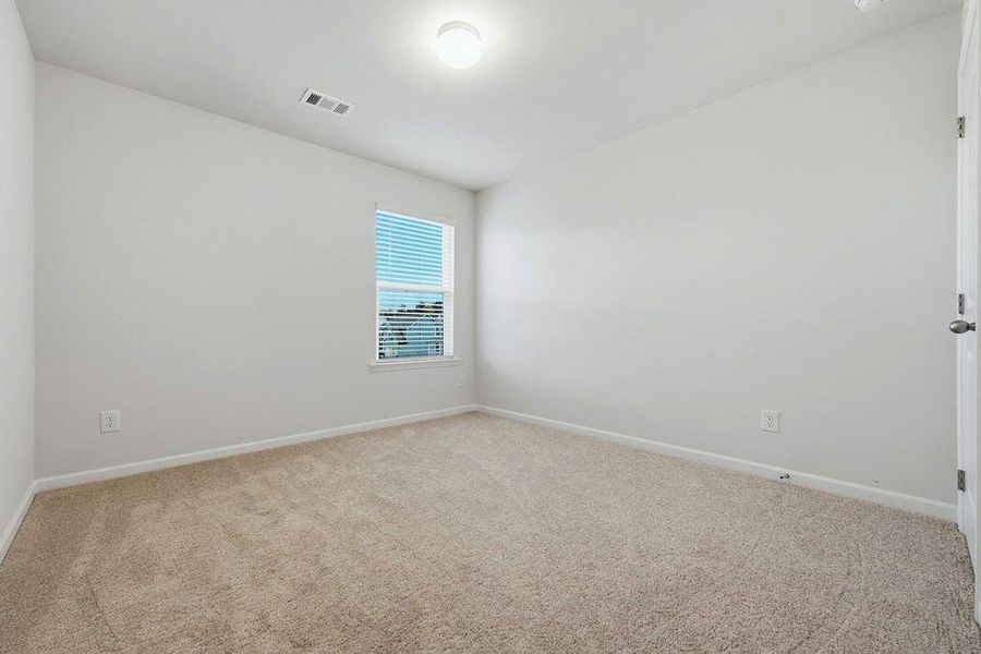 Spacious, unfurnished interior of a new home in Creekside Landing, Dallas (Image 13).