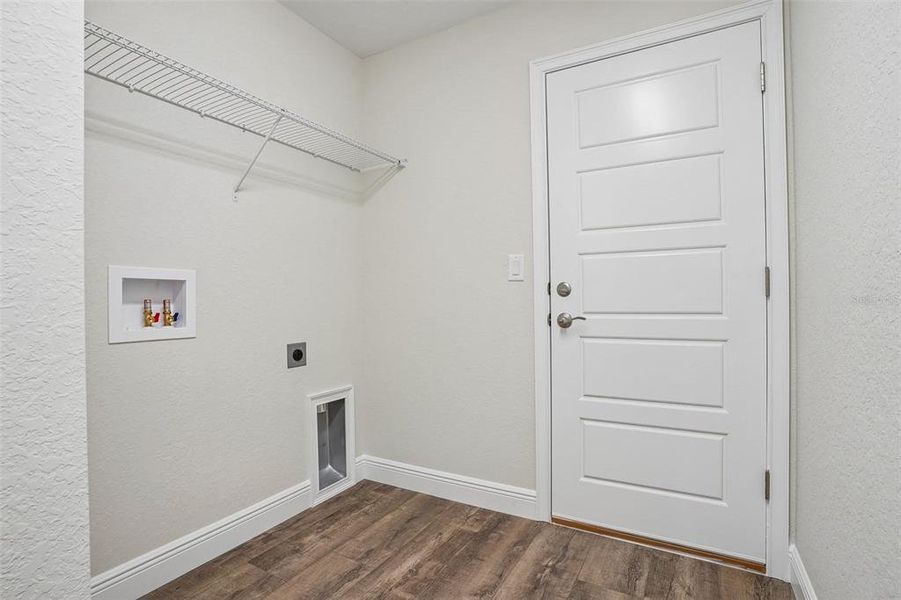 Spacious, unfurnished interior of a new home in , Citrus Springs (Image 29).