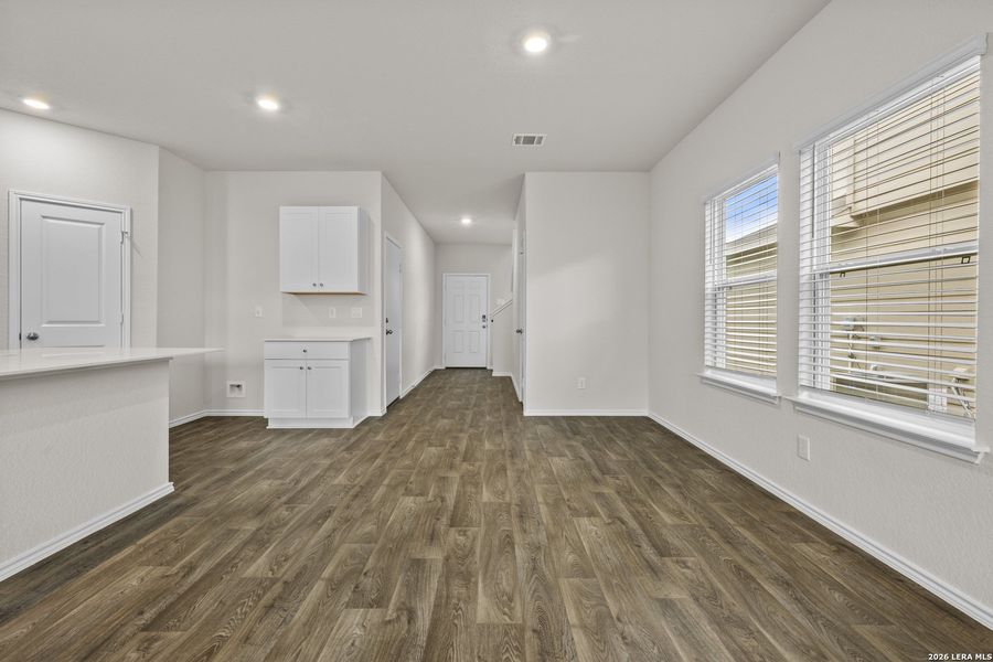 Spacious, unfurnished interior of a new home in Winding Creek, New Braunfels (Image 13).