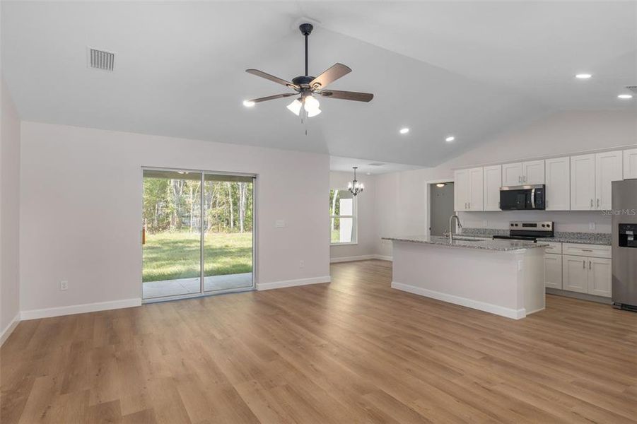Spacious, unfurnished interior of a new home in , Citrus Springs (Image 19).