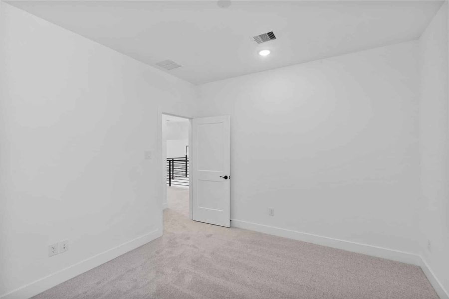 Spacious, unfurnished interior of a new home in Evergreen, Conroe (Image 34).