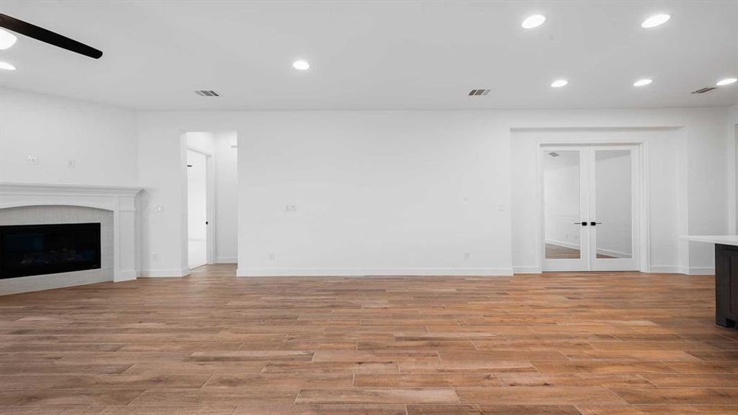 Spacious, unfurnished interior of a new home in Hillstead, Lavon (Image 24).