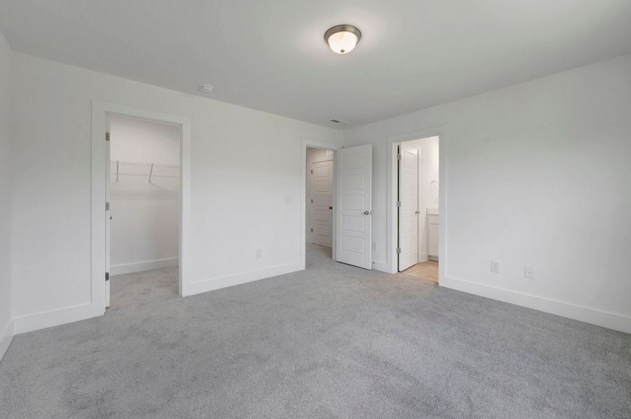 Spacious, unfurnished interior of a new home in Vaughan Farms, Angier (Image 14).