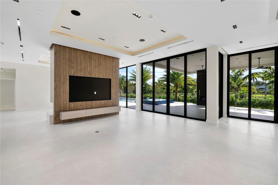 Spacious, unfurnished interior of a new home in , Plantation (Image 57).