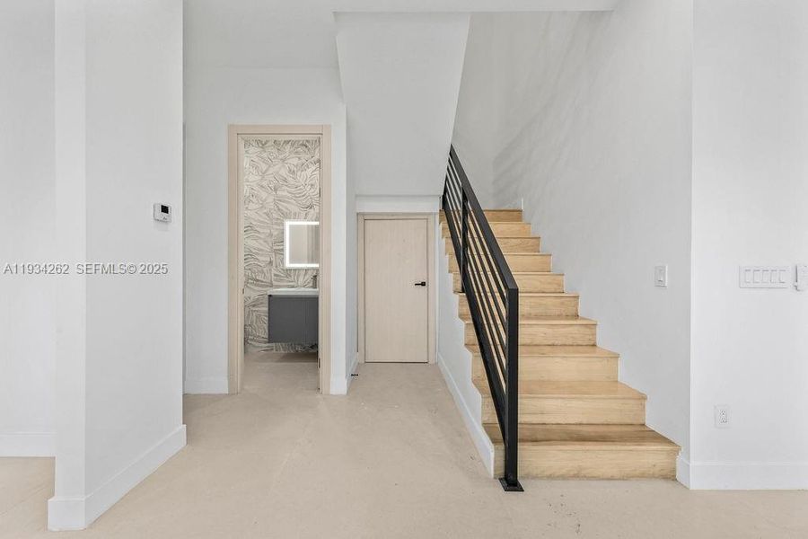 Spacious, unfurnished interior of a new home in , Fort Lauderdale (Image 28).