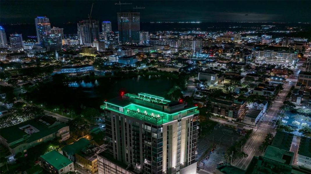 Condo located in St. Petersburg, FL showcasing its design and architecture (Image 3).