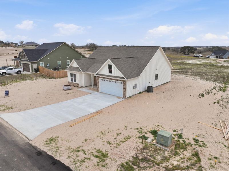 Exterior details and patio area of a home in Las Palomas Country Club Estates, La Vernia (Image 17).