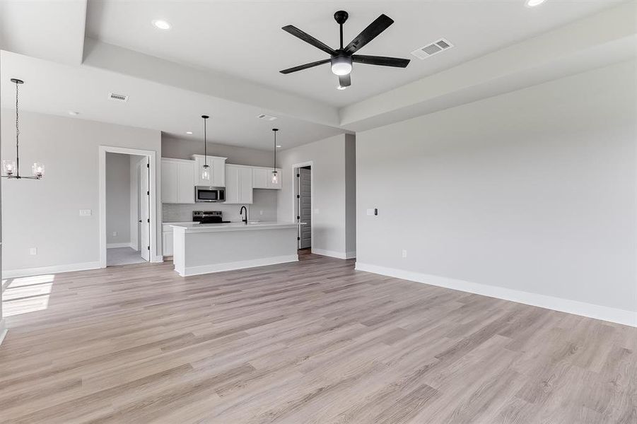 Spacious, unfurnished interior of a new home in , Marble Falls (Image 27).