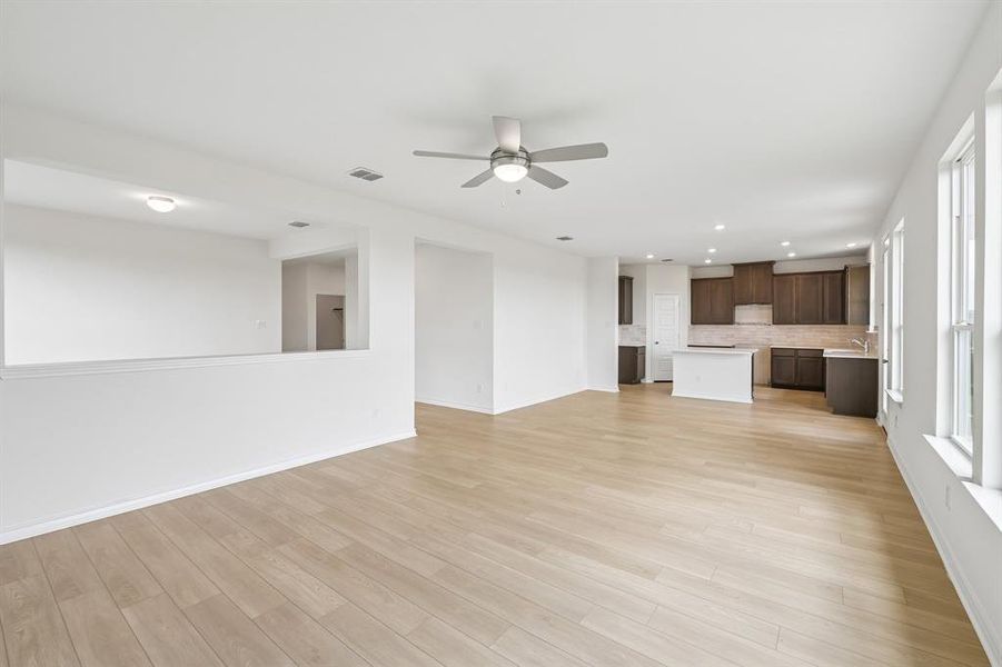 Spacious, unfurnished interior of a new home in Cottonwood Creek, Seagoville (Image 14).