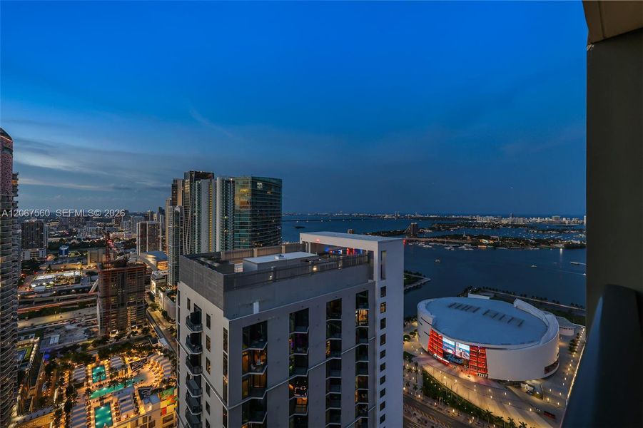 Condo located in Miami, FL showcasing its design and architecture (Image 24).