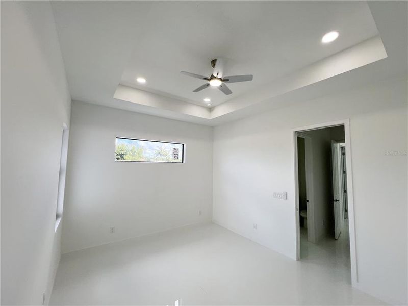 Spacious, unfurnished interior of a new home in , Cape Coral (Image 28).