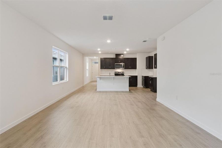 Spacious, unfurnished interior of a new home in , Kissimmee (Image 25).