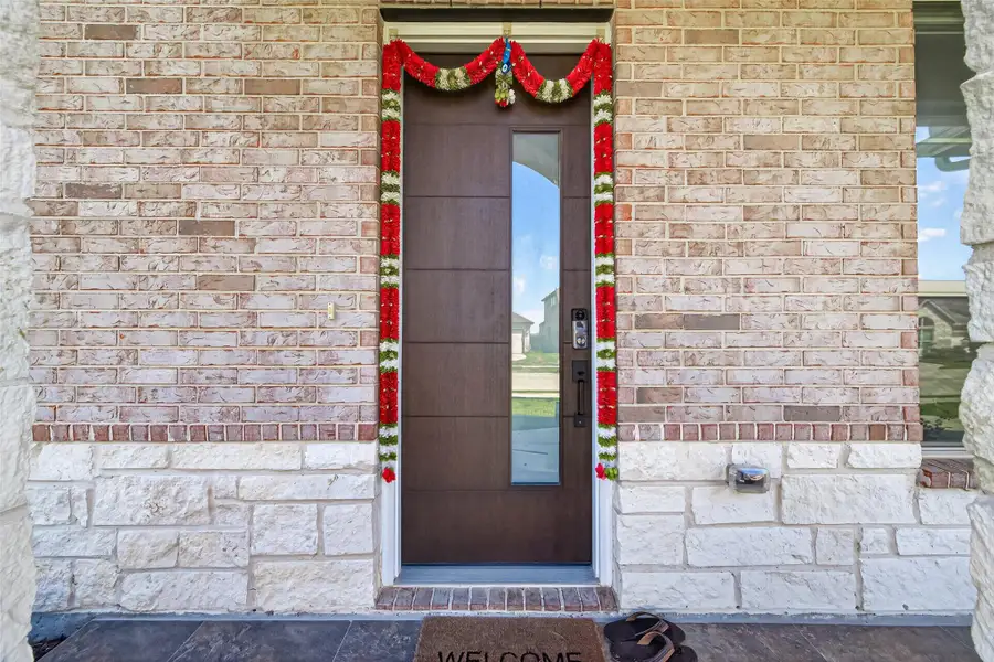 Exterior details and patio area of a home in , Katy (Image 3).