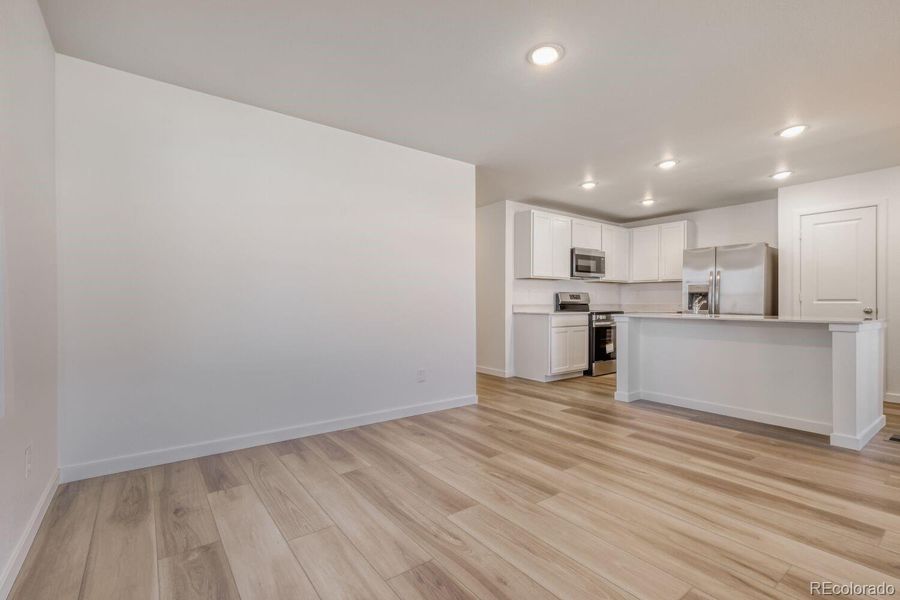Spacious, unfurnished interior of a new home in Percheron, Colorado Springs (Image 7).