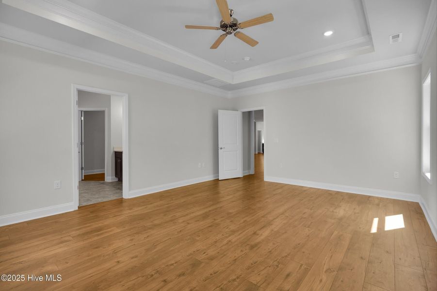 Spacious, unfurnished interior of a new home in Fairfield Harbour, New Bern (Image 19).