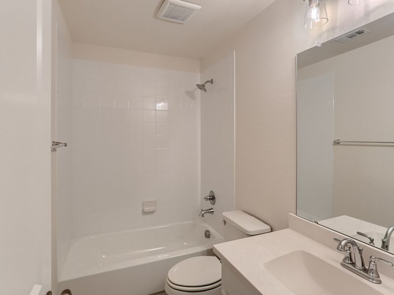 Plan 1687 Secondary Bathroom Representative Photo