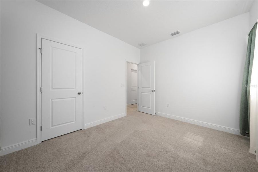 Spacious, unfurnished interior of a new home in , Minneola (Image 18).