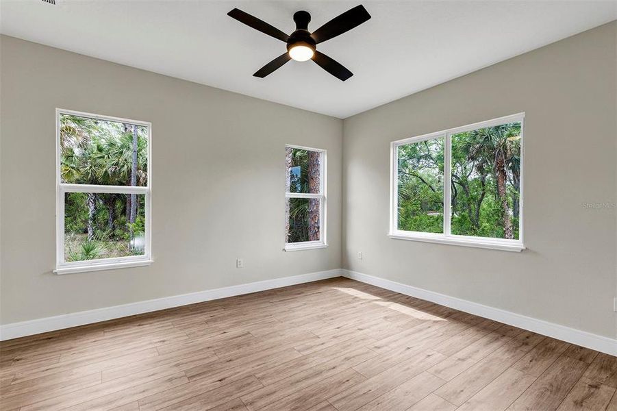Spacious, unfurnished interior of a new home in , Port Charlotte (Image 14).